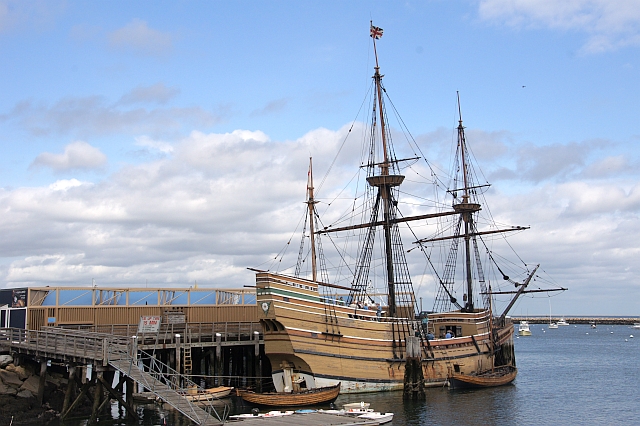 Segelschiff "Mayflower" vor Anker in Plymouth